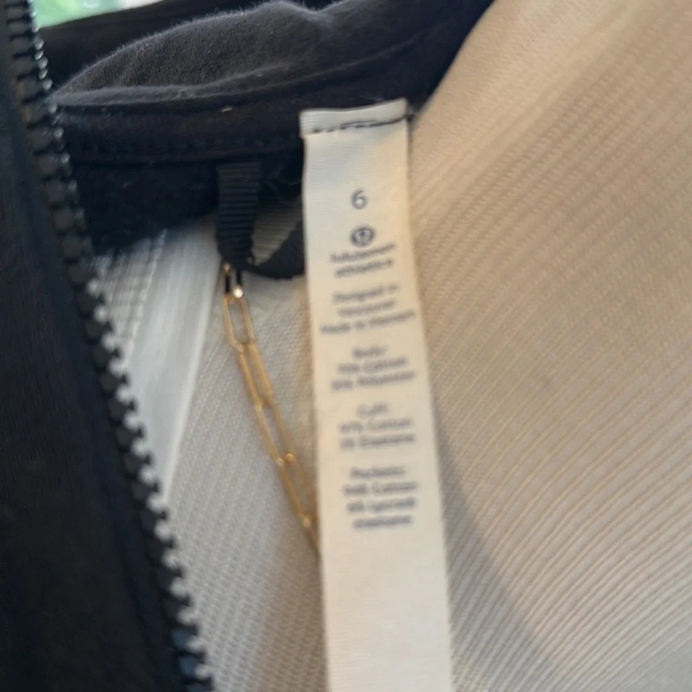 Lululemon Cropped Black Hoody, Size 6, Like New - Picture 6 of 8